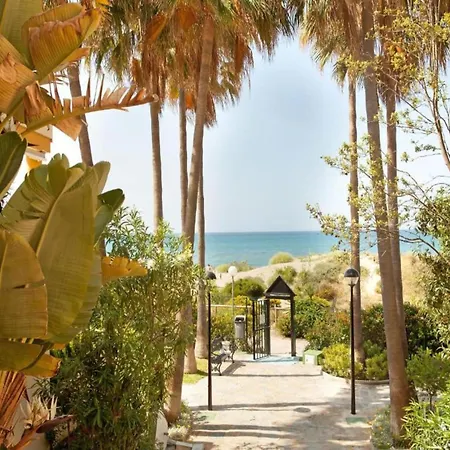 In Steps From Sandy * Marbella