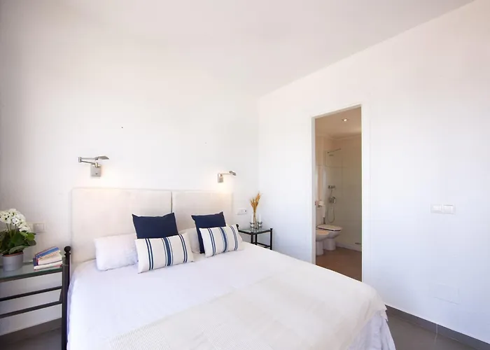 In Steps From Sandy Apartament *