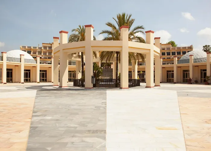 In Steps From Sandy * Marbella