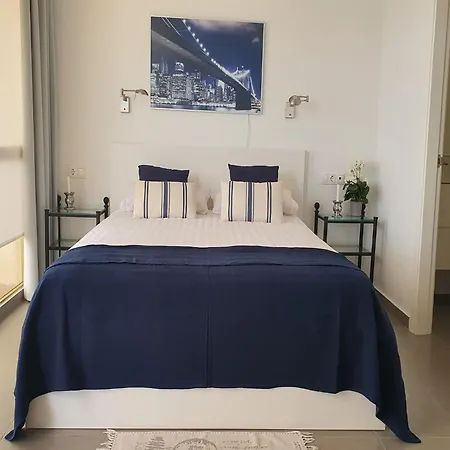 Apartman In Steps From Sandy Marbella