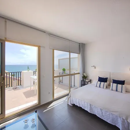 Apartman In Steps From Sandy Marbella